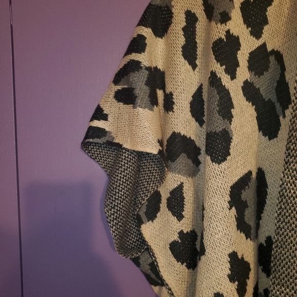 One Size Open Front Cardigan - Grey Tan/Animal Print - Picture 3 of 9